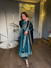A LINE VELVET EMBROIDERY SUIT